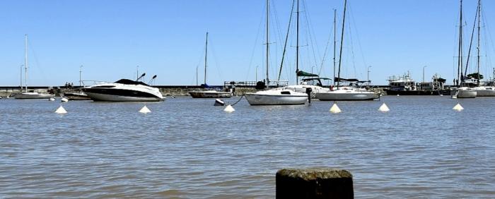 Embarcaciones en puerto de Yates de Colonia del Sacramento