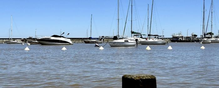 Embarcaciones en puerto de Yates de Colonia del Sacramento