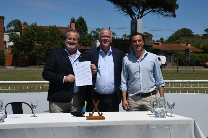 Firma de convenio social en la Federación Uruguaya de Hockey