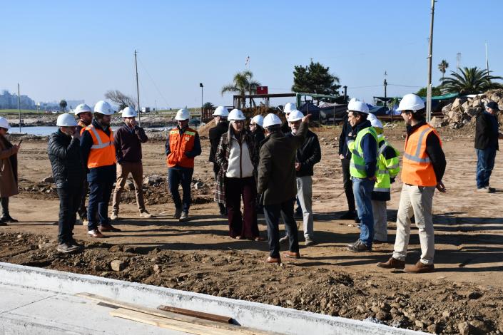 Recorrida de autoridades del MTOP por obras del Puerto de Punta Carretas