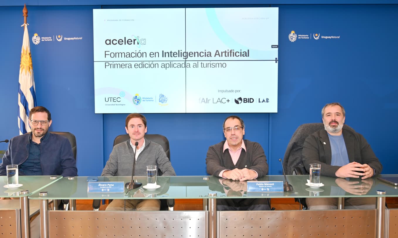 Autoridades en la presentación
