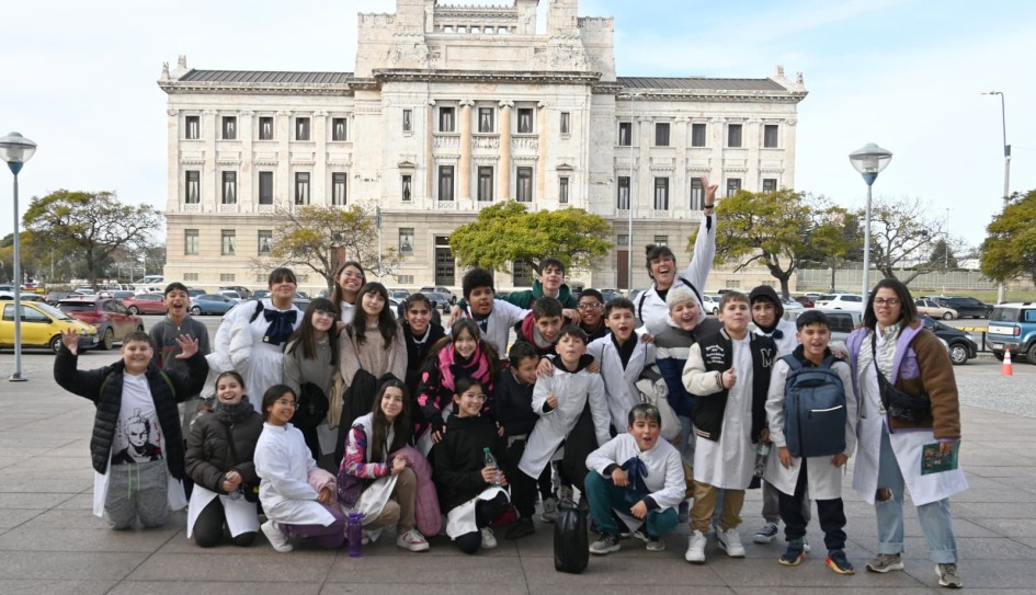 Turismo Social: estudiantes de la Escuela República de Bulgaria recorrieron Montevideo