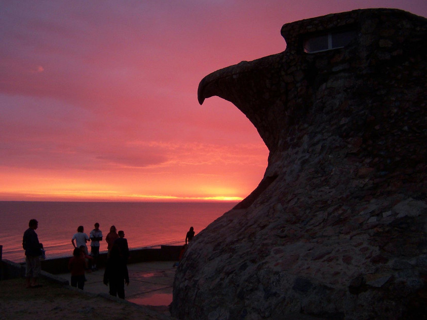 El Águila de Atlántida al atardecer