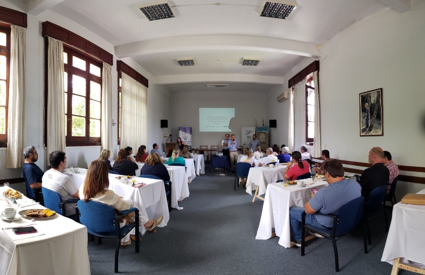 Reunión con emprendedores y empresas locales donde se presentó la convocatoria en el Centro Comercial de Soriano