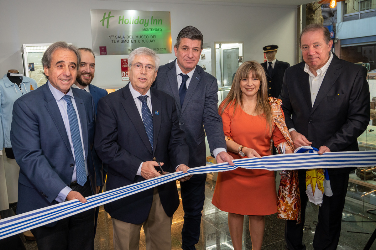 Inauguración de la 1º Sala del Turismo en Uruguay, en lobby del Hotel Holiday Inn