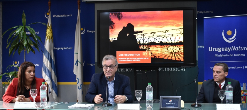 Lanzamiento de Salto te va a encantar con panel compuesto por: María Noel Rodríguez, Carlos Fagetti y Adrián Popruzuk.