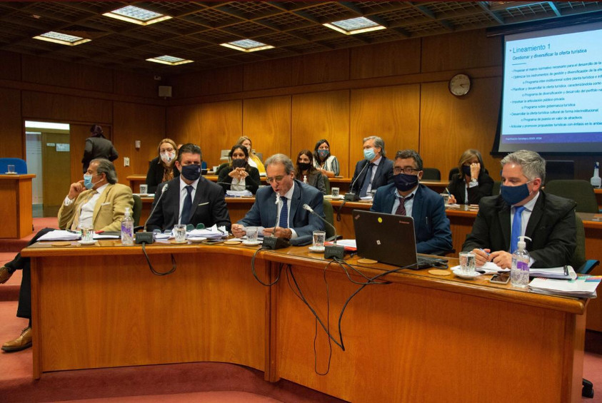 Autoridades del Mintur comparecieron ante Comisión de Presupuesto del Senado