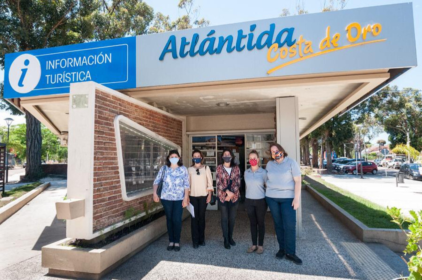 Beatriz Muniz, Gimena Chiazzaro, Ximena Acosta, Lourdes Gordano y Rossana Pastorino