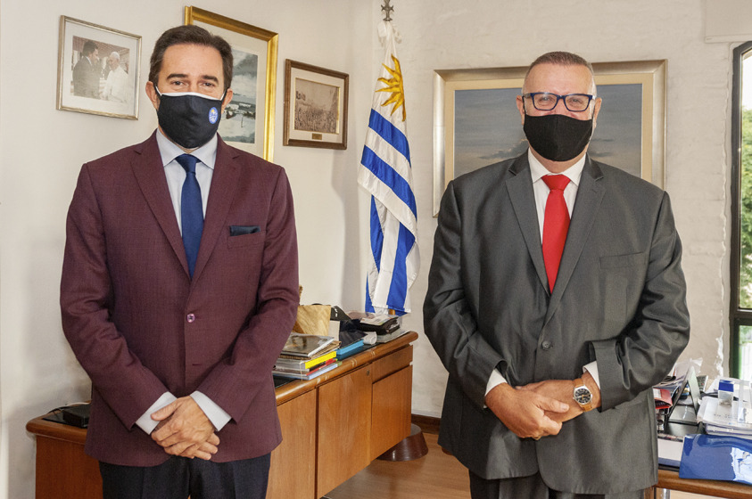 Ministro de Turismo, Germán Cardoso y GSA de Eastern Airlines en Uruguay, Carlos Pera.