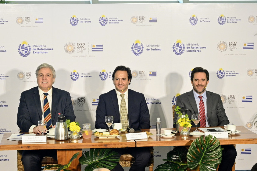 Ministro de Turismo, Germán Cardoso, Canciller Francisco Bustillo y Director de CERES, Ignacio Munyo