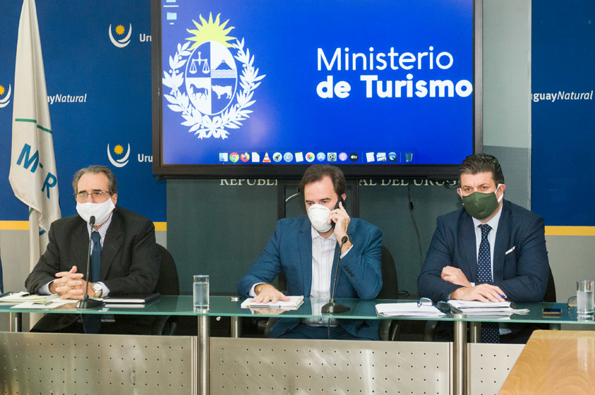 Ministro de Turismo, Germán Cardoso; Subsecretario de Turismo, Remo Monzeglio; Director Gral. de Secretaría, Ignacio Curbelo