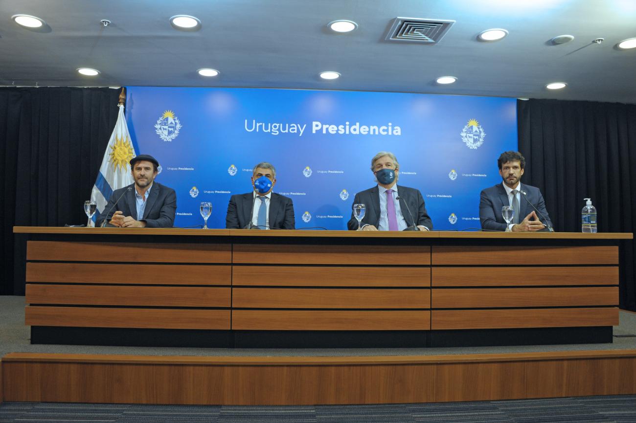 Ministro de Turismo de Uruguay, Germán Cardoso; secretario general de la Organización Mundial de Turismo (OMT), Zurab Pololikashvili; canciller de la República, Francisco Bustillo y ministro de Turismo de Brasil, Marcelo Teixeira 