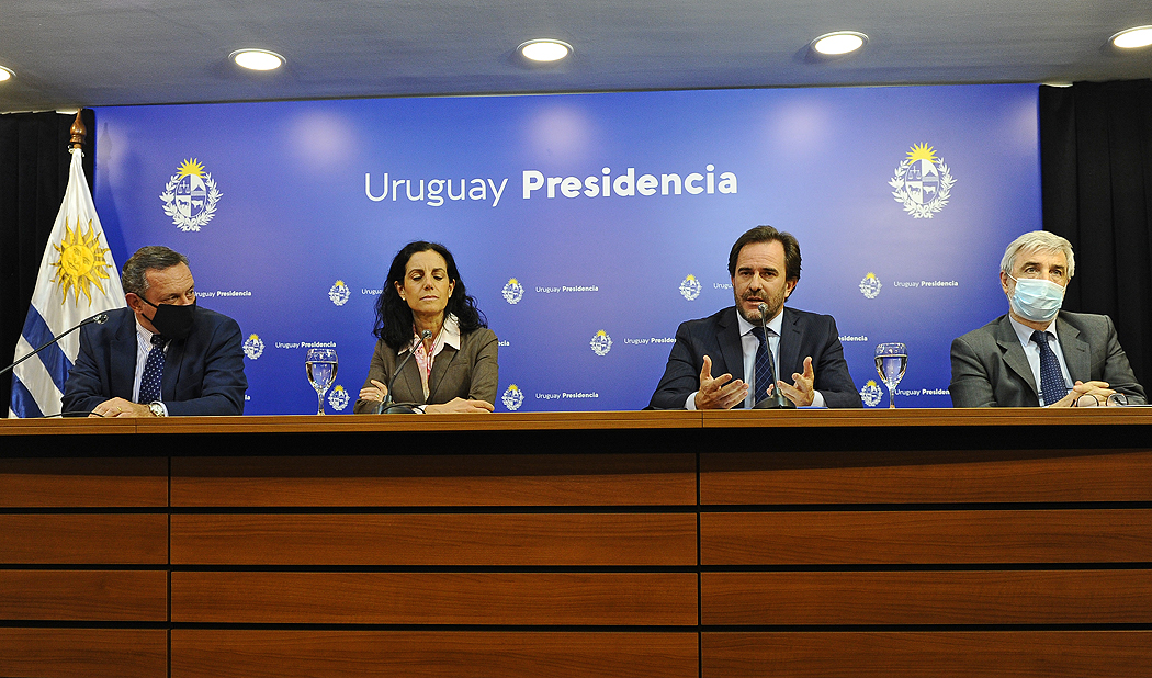  Álvaro Delgado, Azucena Arbeleche, Germán Cardoso y Alejandro Irastorza Pie de foto: Álvaro Delgado, Azucena Arbeleche, Germán Cardoso y Alejandro Irastorza