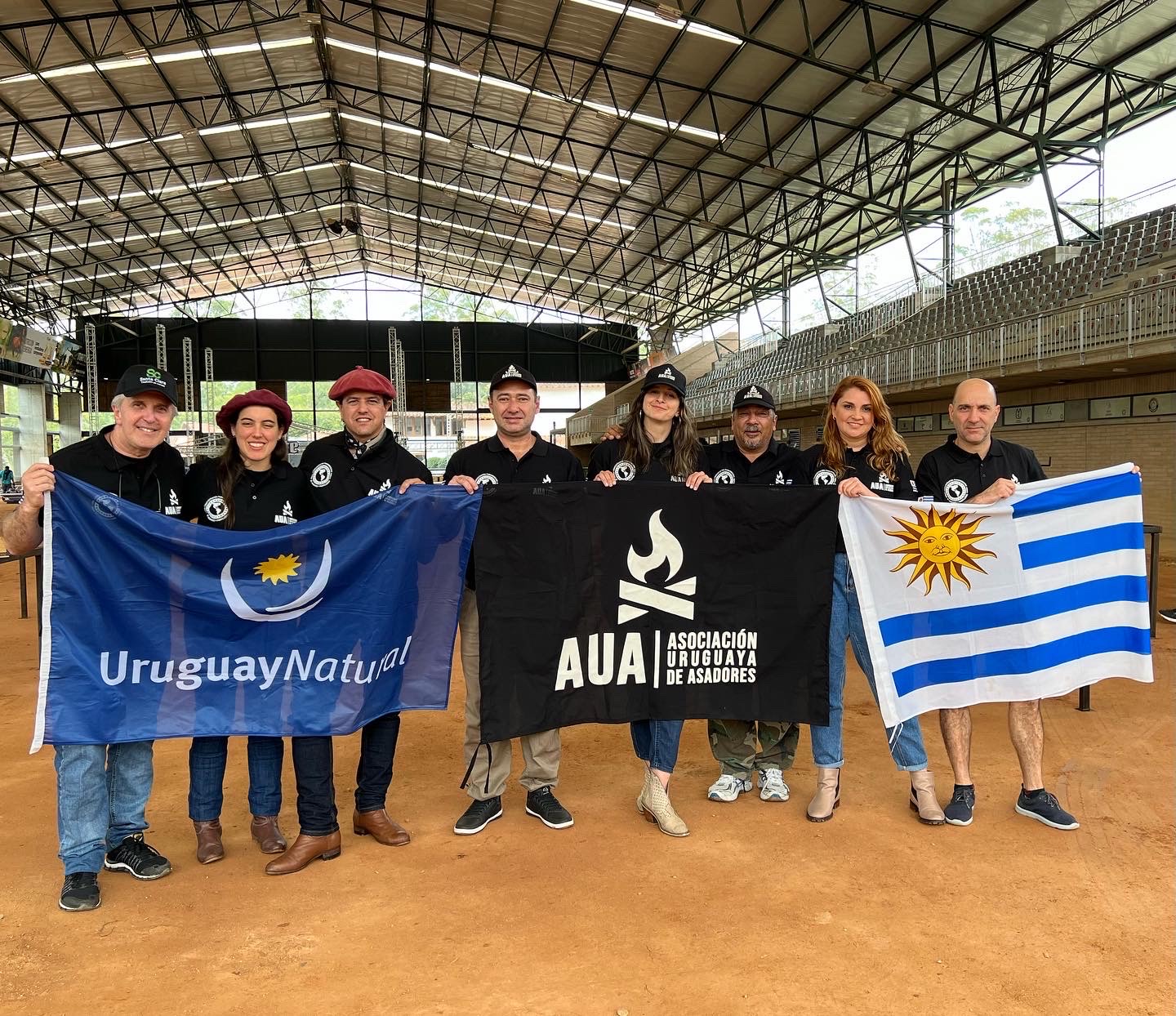 Asadores uruguayos se consagraron campeones mundiales en "Categoría Parrilla", en Medellín, Colombia