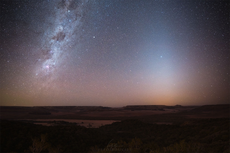 La Vía Láctea y la Luz Zodiacal desde las Quebradas del Norte. Foto por Fefo Bouvier para Mirá las estrellas.