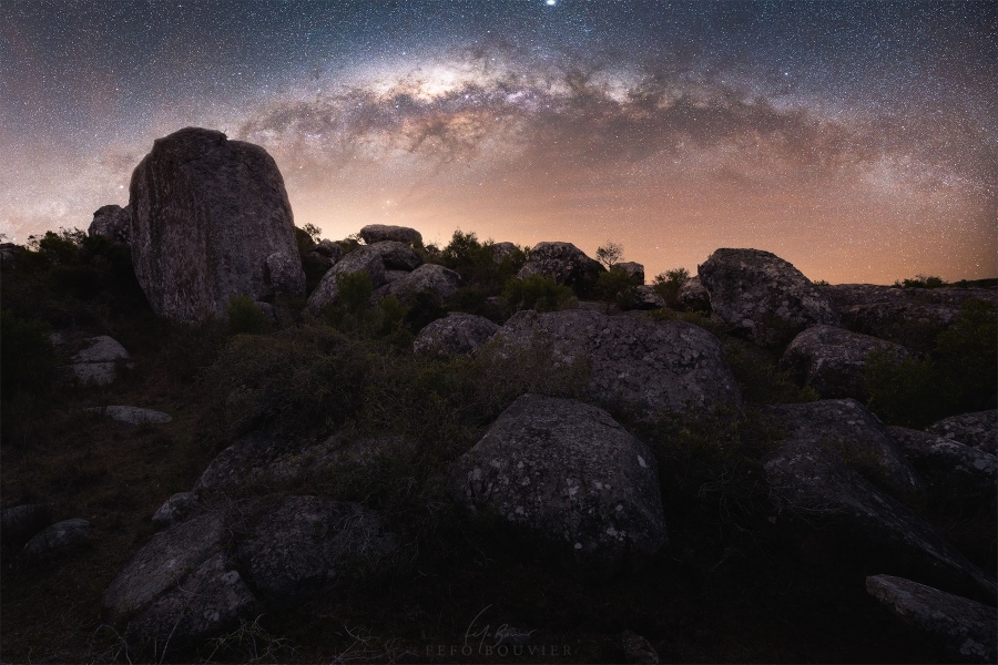 La Vía Láctea y la Luz Zodiacal desde las Quebradas del Norte. Foto por Fefo Bouvier para Mirá las estrellas.