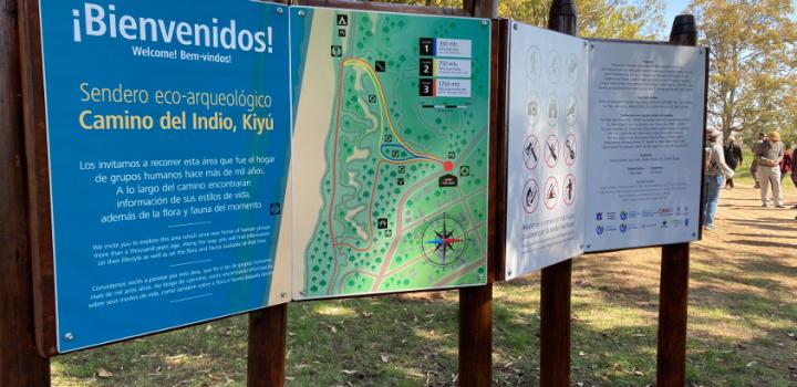 Cartelería del Sendero de ecoturismo y desarrollo local "Camino del Indio" en Kiyú, San José.