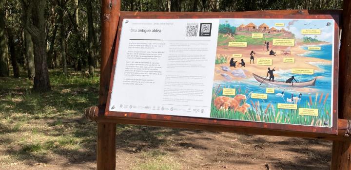 Cartelería del Sendero de ecoturismo y desarrollo local "Camino del Indio" en Kiyú, San José.