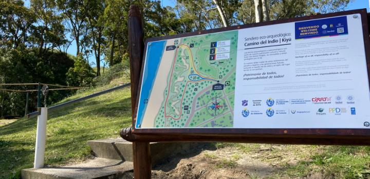 Cartelería del Sendero de ecoturismo y desarrollo local "Camino del Indio" en Kiyú, San José.