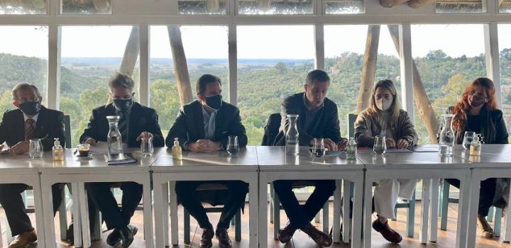 Reunión con operadores privados en el Ventorrillo de la Buena Vista, Villa Serrana.