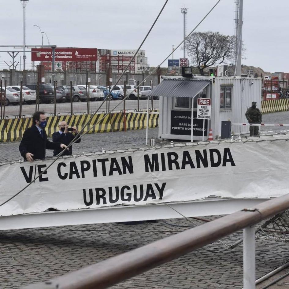 Visita del ministro Germán Cardoso al Buque Escuela Capitán Miranda (1)