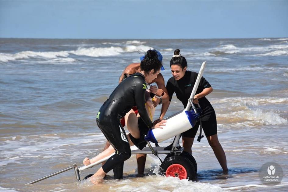 Clases de actividades acuáticas inclusivas, en Bajada 25 de Ciudad de la Costa (Solymar)