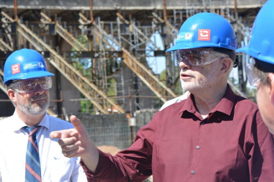 Ministro Benjamín Liberoff durante la recorrida Ministro Benjamín Liberoff durante la recorrida