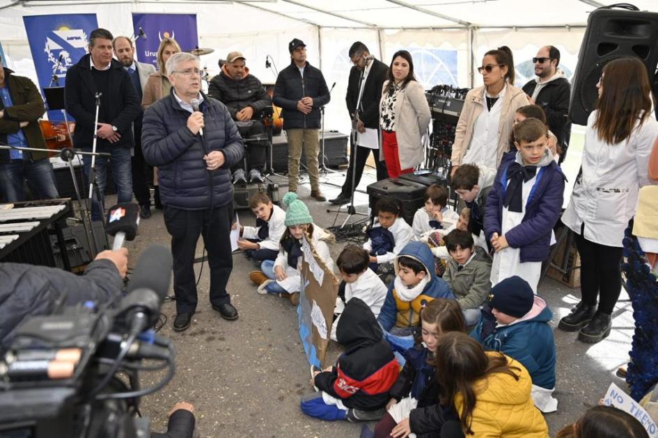 Ministro de Turismo, Tabaré Viera presente en el lanzamiento