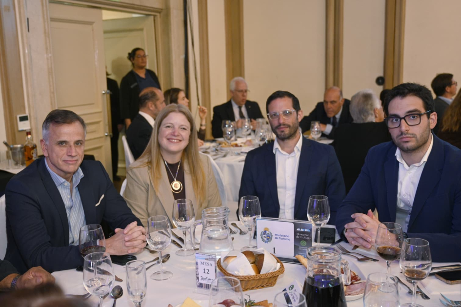 Almuerzo de trabajo en la Asociación de Dirigentes de Marketing del Uruguay