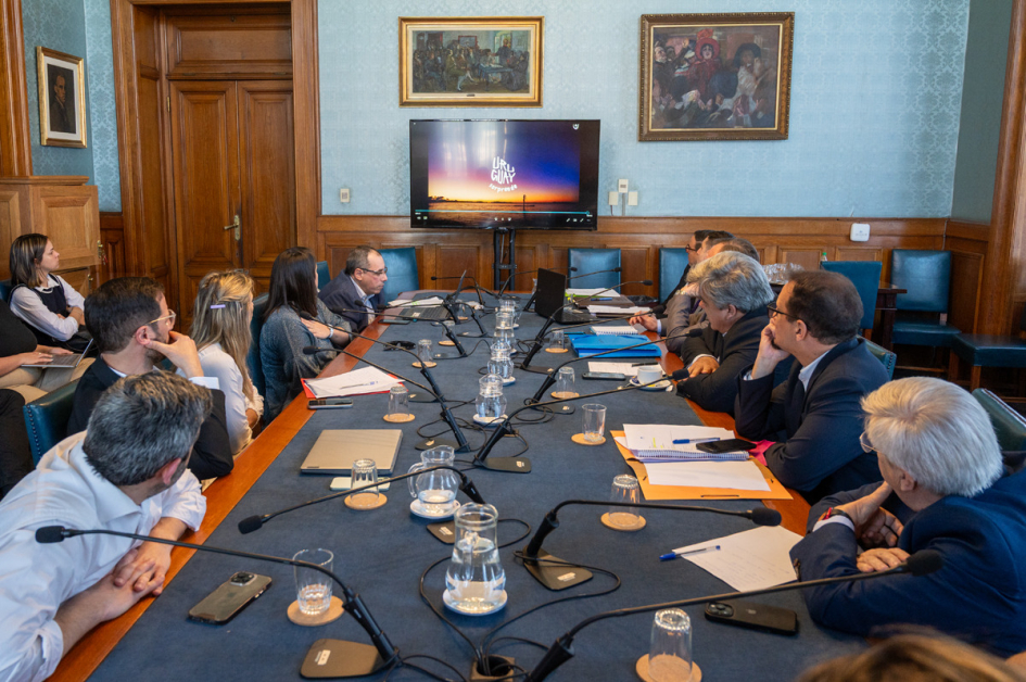 Reunión con Comisión de Industria, Energía, Comercio, Turismo y Servicios del Senado