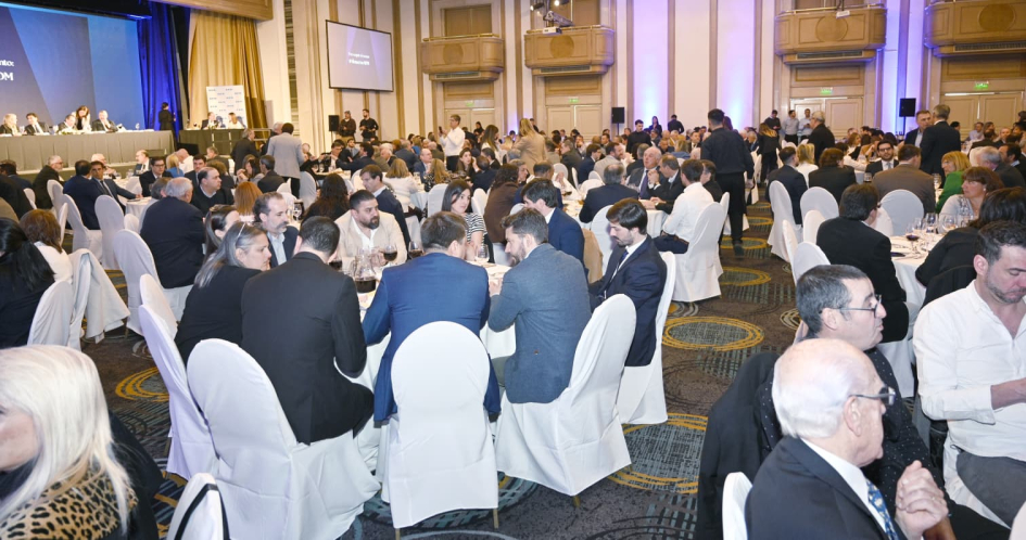 Almuerzo de trabajo en la Asociación de Dirigentes de Marketing del Uruguay