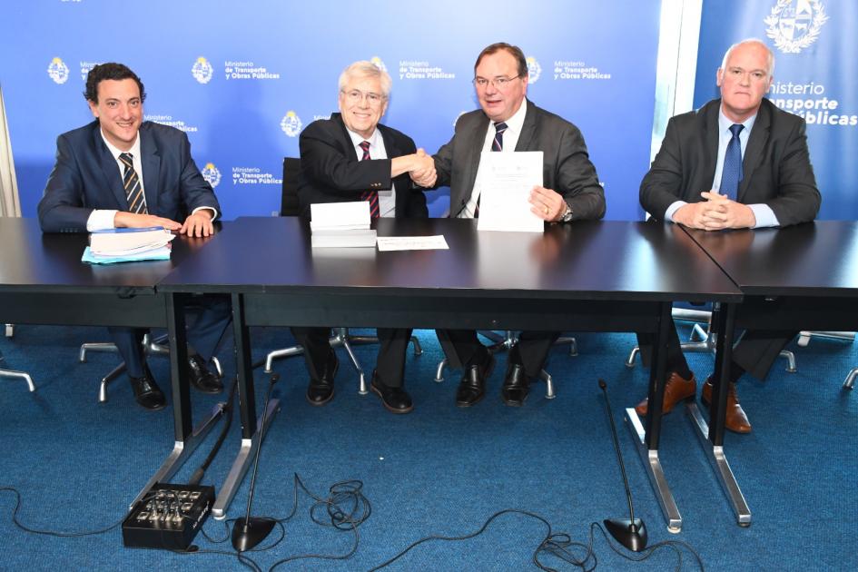 Firma acuerdo específico entre el Ministerio de Transporte y Obras Públicas y Ministerio de Turismo. Firma acuerdo específico entre el Ministerio de Transporte y Obras Públicas y Ministerio de Turismo.