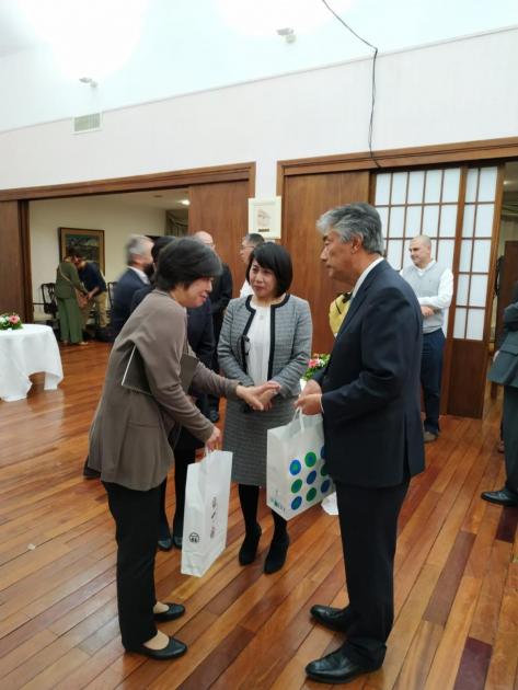 Miembros de Akita TV se reunieron con el embajador japonés en Uruguay, Tatsuhiro Shindo.