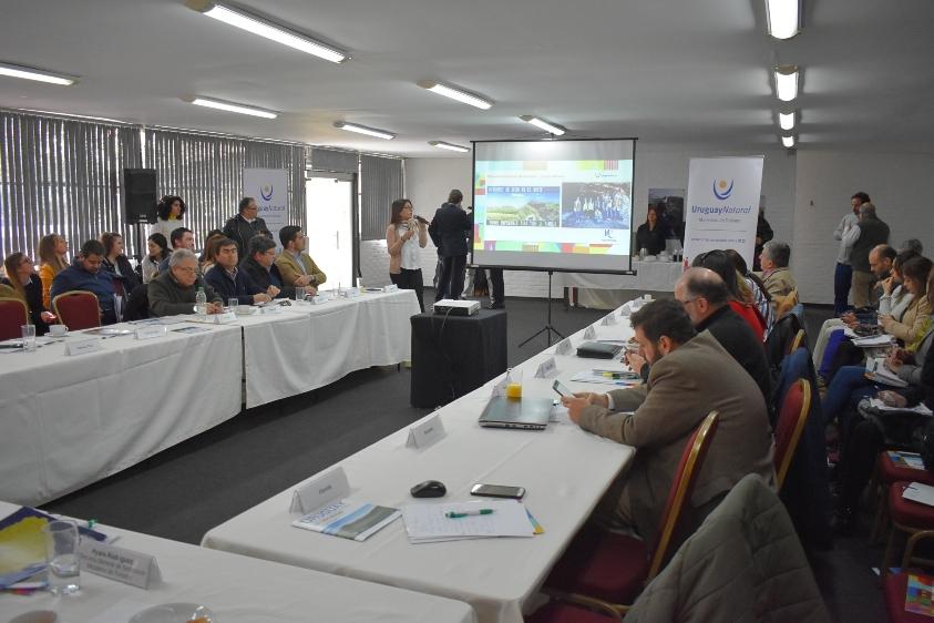 Paula Alves Paula Alves expone sobre circuitos de la región Norte