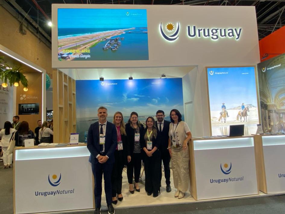 Uruguay se presentó en Vitrina Turística ANATO 2024 Uruguay se presentó en Vitrina Turística ANATO 2024