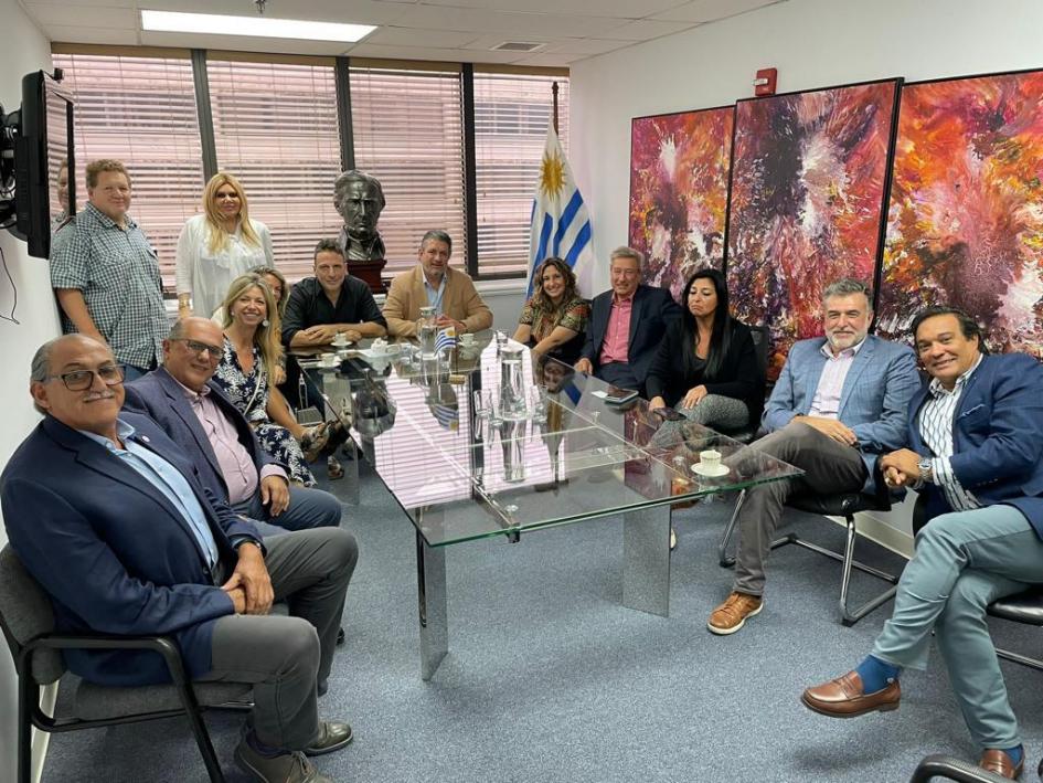 Director General Ignacio Curbelo y asesora Ma. Noel Coates, recibidos en Consulado Uruguay en Miami