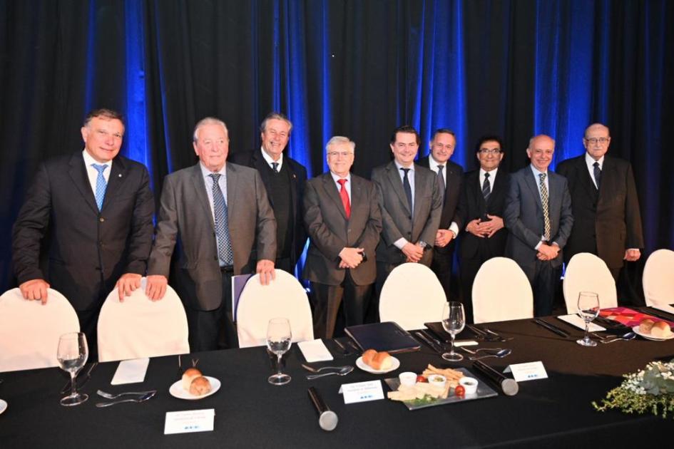 Autoridades en almuerzo de trabajo, de la Asociación de Dirigentes de Marketing (ADM) Autoridades en almuerzo de trabajo, de la Asociación de Dirigentes de Marketing (ADM)