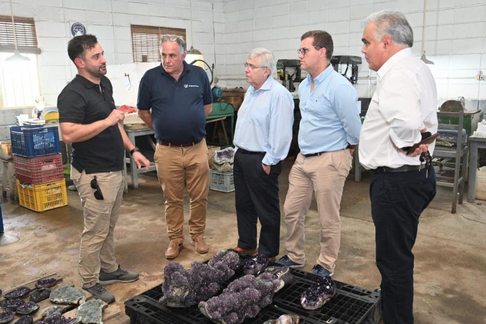 Autoridades del Ministerio de Turismo, en su visita a Uruguay Minerals