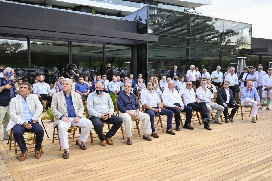Autoridades en inauguración de Complejo Cristal View, en Punta del Este Autoridades en inauguración de Complejo Cristal View, en Punta del Este
