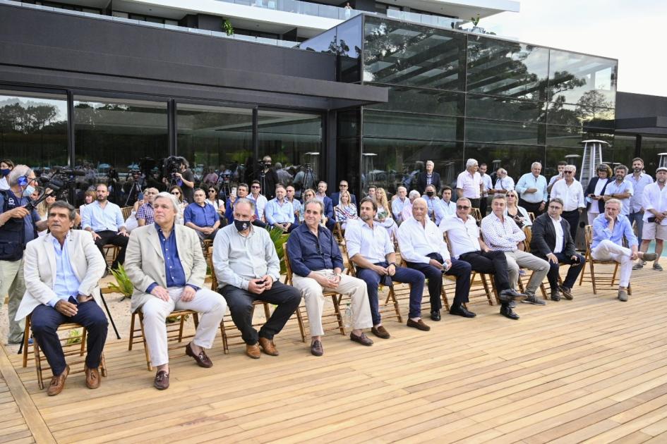 Autoridades en inauguración de Complejo Cristal View, en Punta del Este