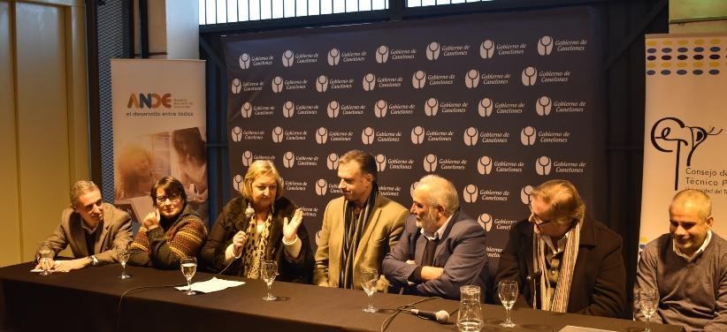 Presentación proyecto Polo Vitivinícola: Dibarboure, Pérez, Kechichian, Orsi, Netto, Lez y Curuchet Presentación del proyecto a cargo de: Dibarboure, Pérez, Kechichian, Orsi, Netto, Lez y Curuchet
