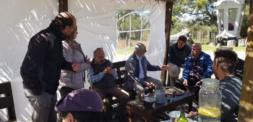 Autoridades reunidas en el marco de la Ruta de la Leche en el tambo La Oportunidad, Florida