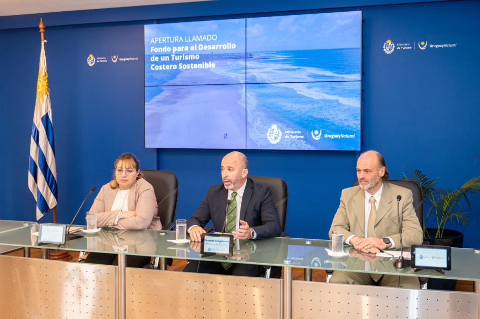 La ceremonia se llevó a cabo en la Sala Arredondo del Ministerio de Turismo La ceremonia se llevó a cabo en la Sala Arredondo del Ministerio de Turismo
