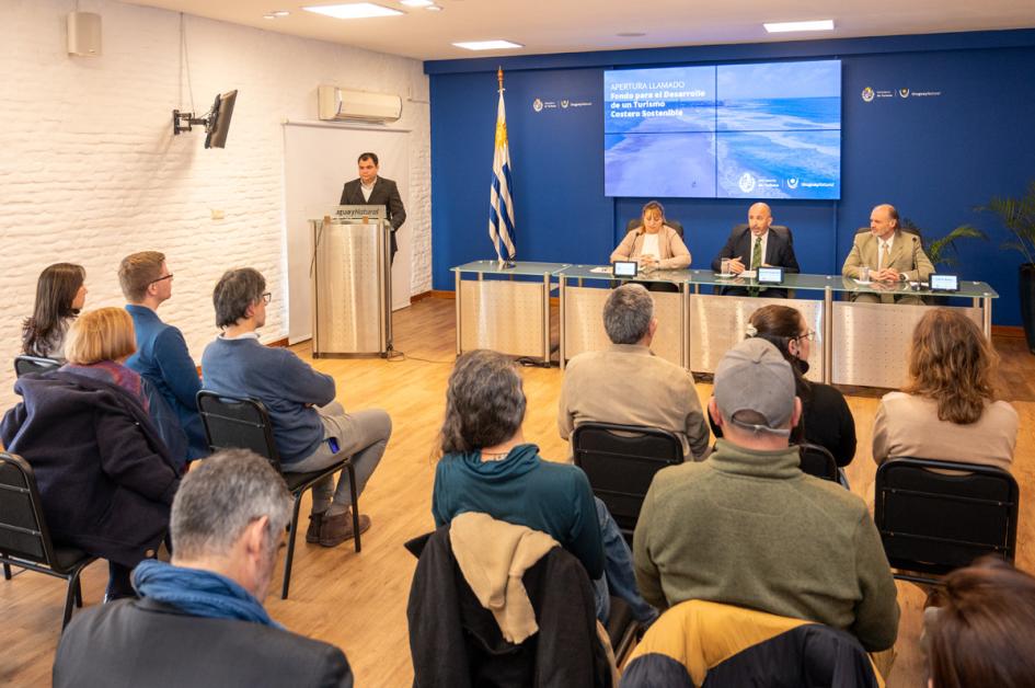 La ceremonia se llevó a cabo en la Sala Arredondo del Ministerio de Turismo La ceremonia se llevó a cabo en la Sala Arredondo del Ministerio de Turismo