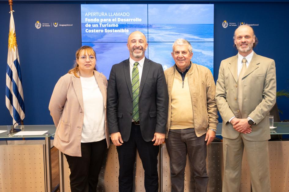 La ceremonia se llevó a cabo en la Sala Arredondo del Ministerio de Turismo La ceremonia se llevó a cabo en la Sala Arredondo del Ministerio de Turismo
