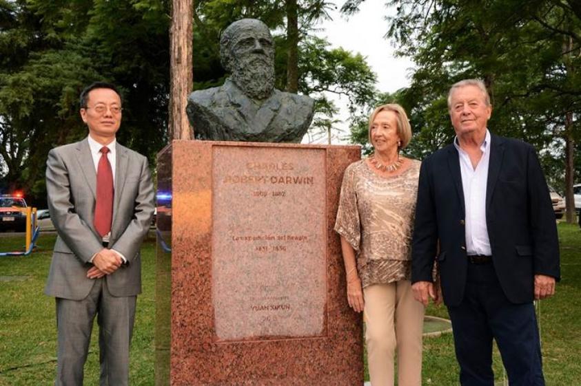 Busto Darwin en Punta Gorda