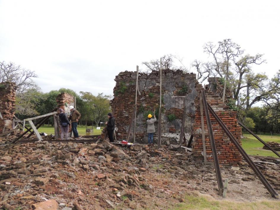 Arquitectos realizando tareas de recuperación