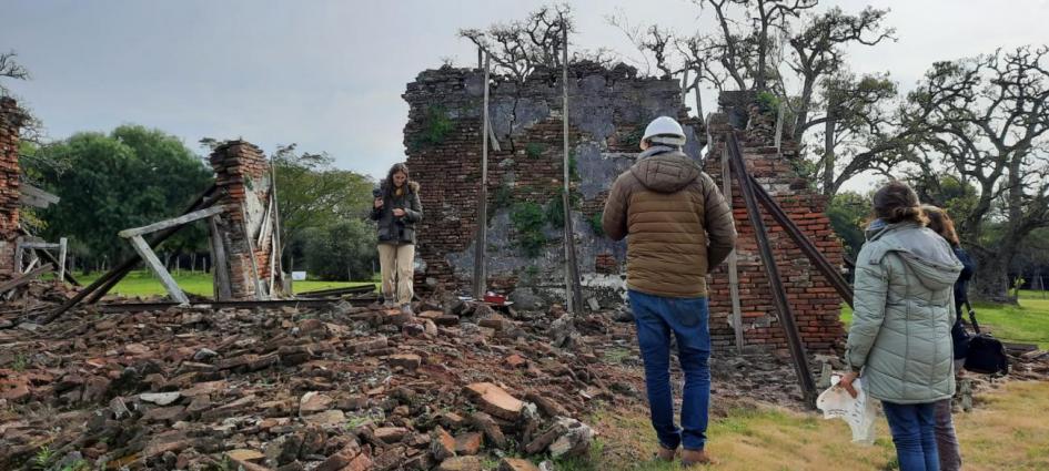 Arquitectos realizando tareas de recuperación