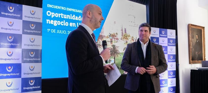 Carámbula y Kovalenko durante la presentación en Buenos Aires Carámbula y Kovalenko presentando a Uruguay.
