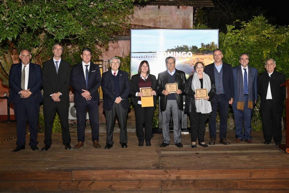 Gilda Caputi, Ramón Legnani y Eduardo Lenzi, ciudadanos de Santa Lucía homenajeados por su aporte a la comunidad Ciudadanos de Santa Lucía homenajeados por su aporte a la comunidad